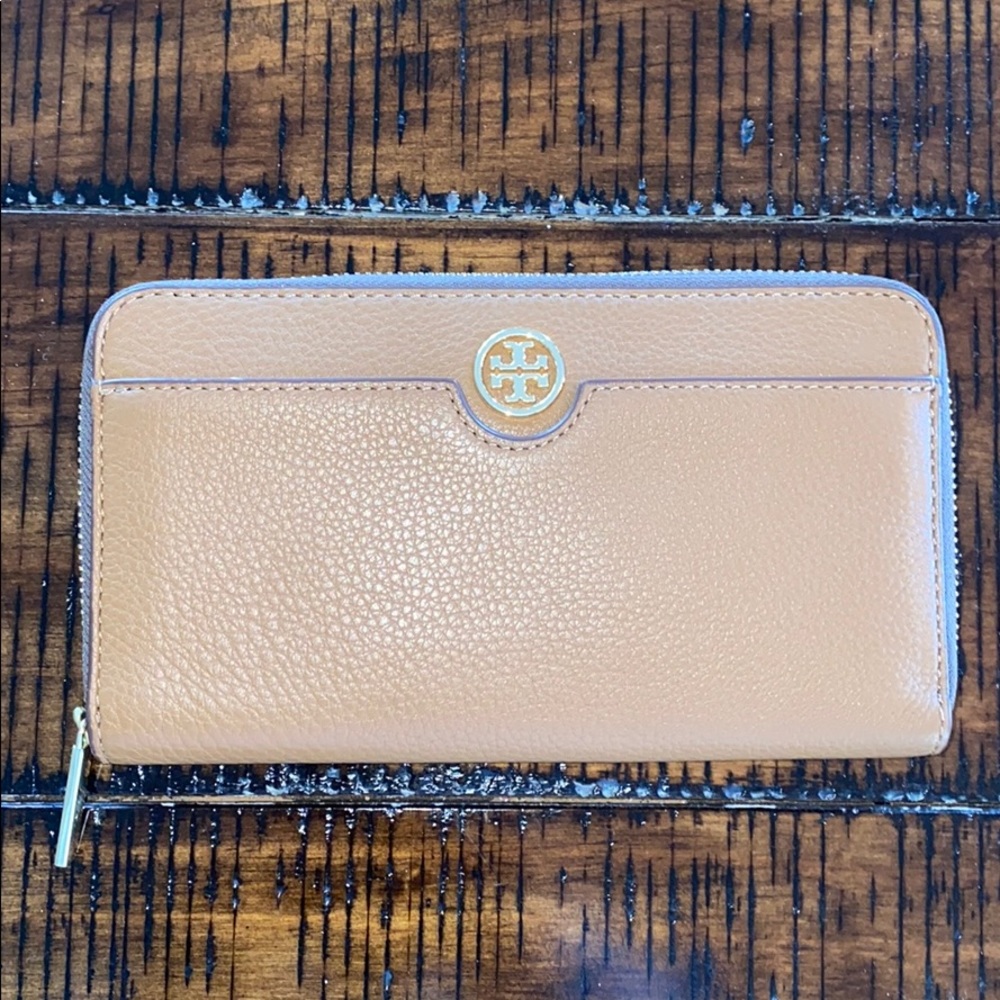 Tory Burch tan wallet